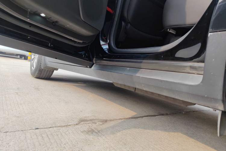 Used Cadillac XT5 2018 28T Four-Wheel Drive Luxury Model Left Side Sill