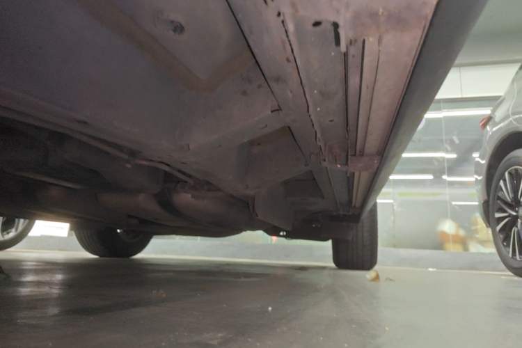 Used Cadillac XT5 2018 28T Four-Wheel Drive Luxury Model Left Side Sill