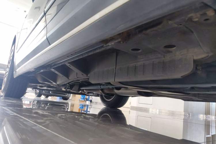 Used Cadillac XT5 2018 28T Four-Wheel Drive Luxury Model Left Side Sill