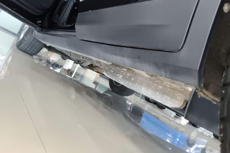 Used Cadillac XT5 2018 25T Luxury Model Left Side Sill