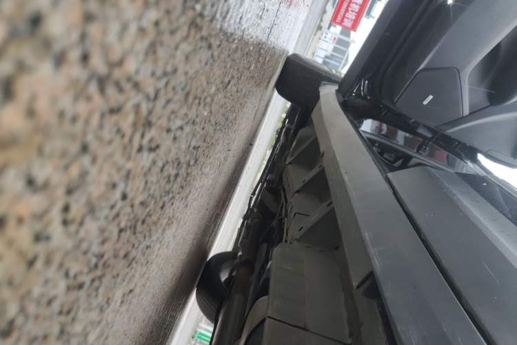 Used Cadillac XT5 2018 25T Luxury Model Left Side Sill