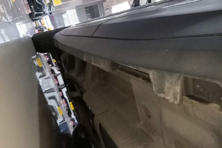 Used Cadillac XT5 2018 28T Four-Wheel Drive Luxury Model Left Side Sill