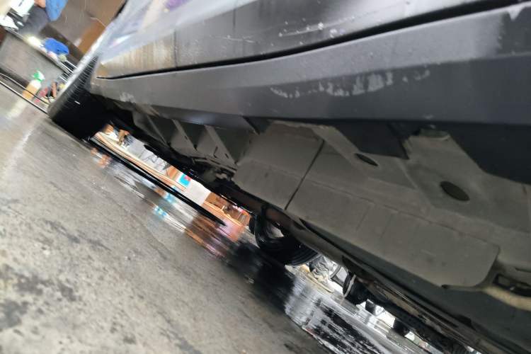 Used Cadillac XT5 2018 28E Four-Wheel Drive Tech Version Left Side Sill