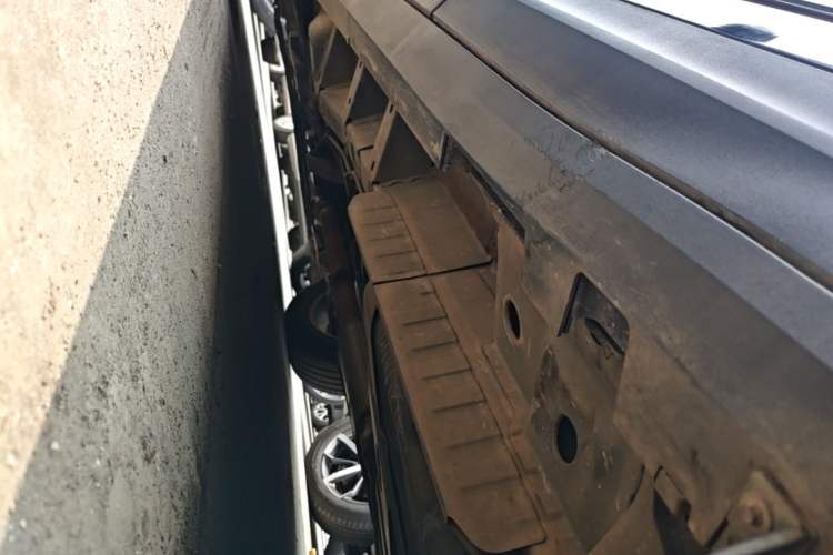 Used Cadillac XT5 2018 25T Luxury Model Left Side Sill