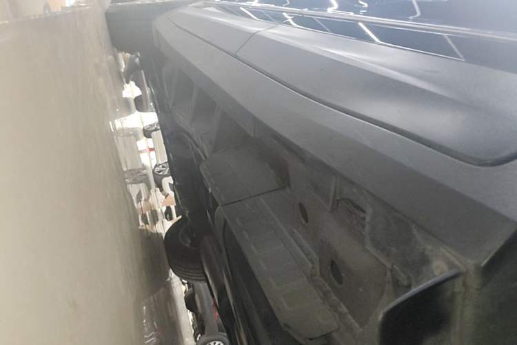 Used Cadillac XT5 2018 25T Luxury Model Left Side Sill