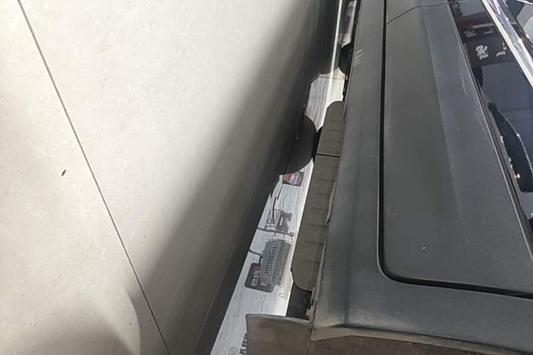 Used Cadillac XT5 2018 25T Luxury Model Left Side Sill