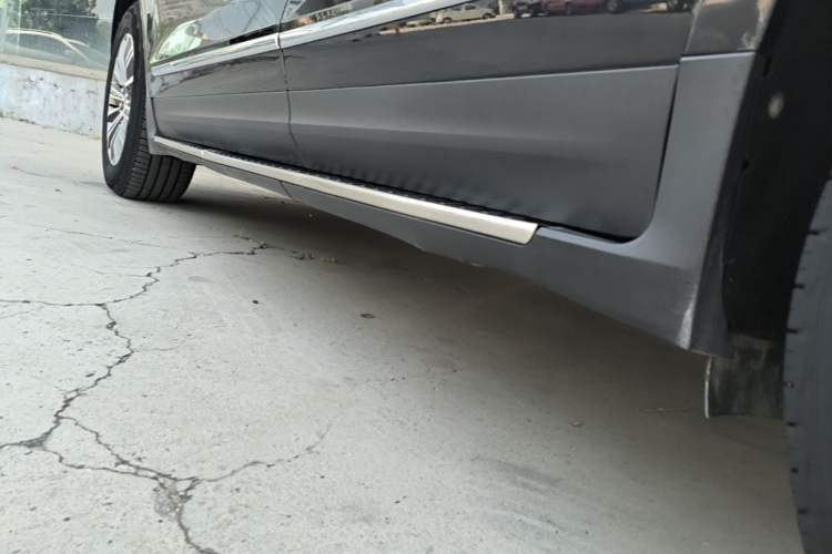 Used Cadillac XT5 2018 28T Four-Wheel Drive Luxury Model Left Side Sill