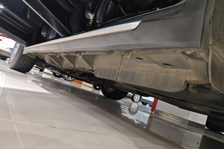 Used Cadillac XT5 2018 25T Luxury Model Left Side Sill