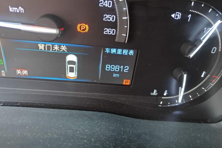 Used Cadillac XT5 2018 28E Four-Wheel Drive Tech Version Odometer Close Up