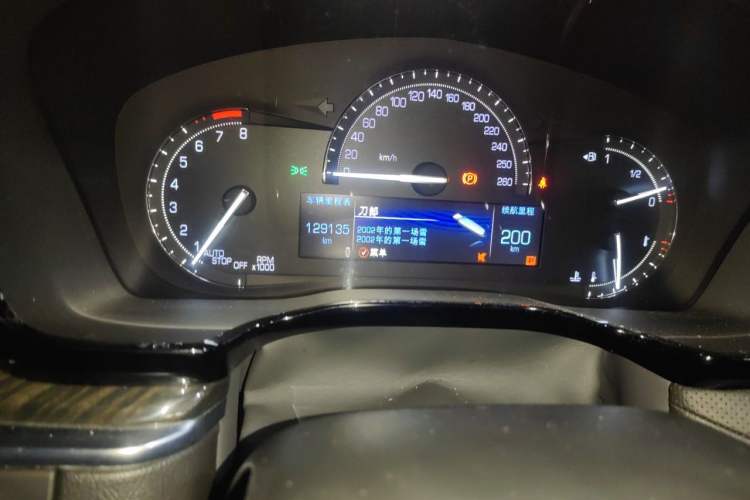 Used Cadillac XT5 2018 28E Four-Wheel Drive Tech Version Odometer Close Up