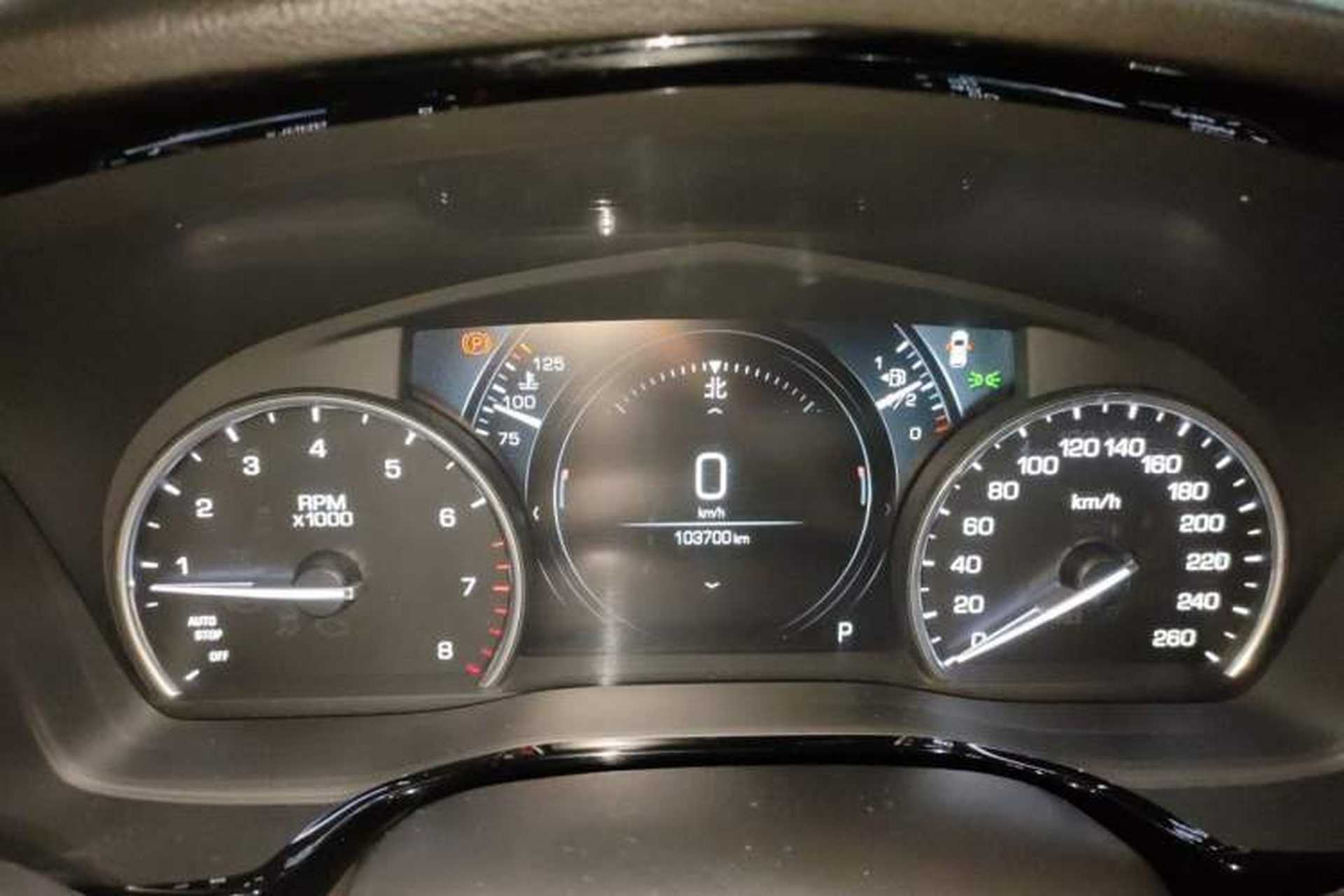 Used Cadillac XT5 2018 25T Luxury Model Odometer Close Up