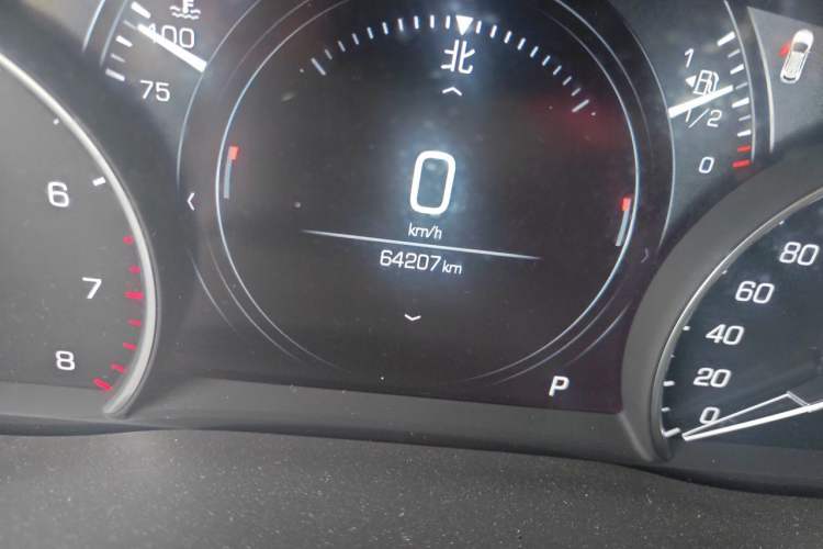 Used Cadillac XT5 2018 25T Luxury Model Odometer Close Up