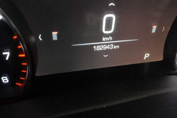 Used Cadillac XT5 2018 25T Luxury Model Odometer Close Up