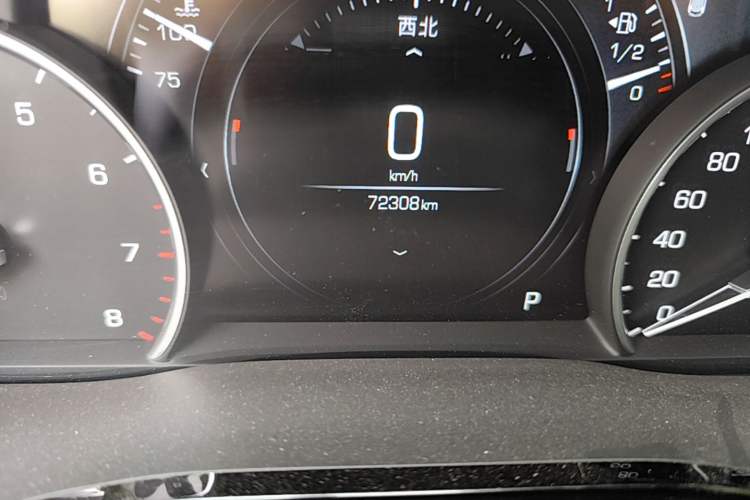 Used Cadillac XT5 2018 25T Luxury Model Odometer Close Up