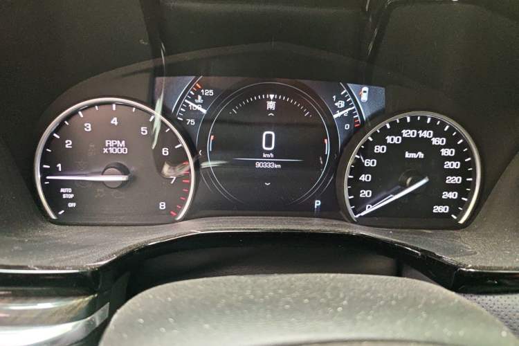 Used Cadillac XT5 2018 25T Luxury Model Odometer Close Up