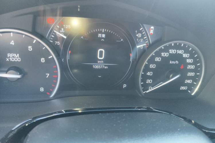Used Cadillac XT5 2018 25T Luxury Model Odometer Close Up