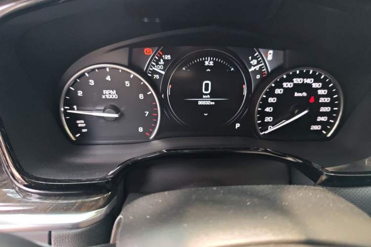 Used Cadillac XT5 2018 28T Four-Wheel Drive Luxury Model Odometer Close Up