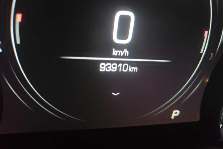 Used Cadillac XT5 2018 25T Luxury Model Odometer Close Up