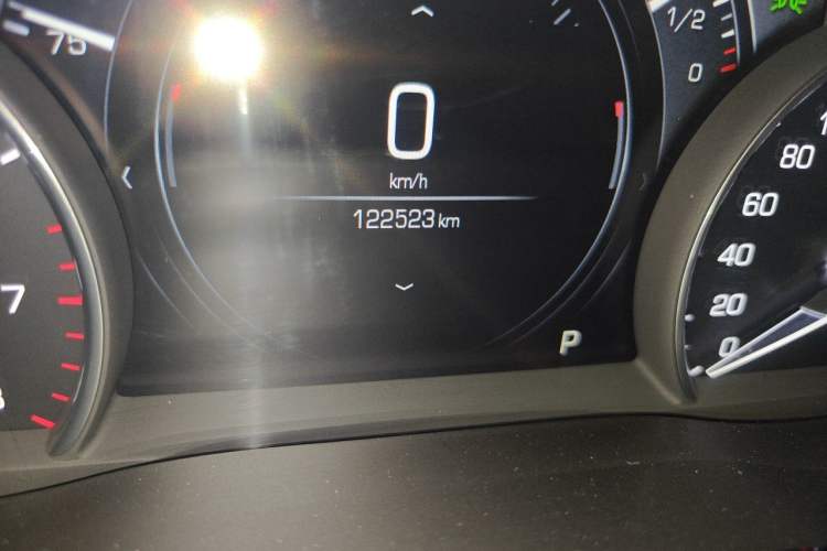 Used Cadillac XT5 2018 28T Four-Wheel Drive Luxury Model Odometer Close Up