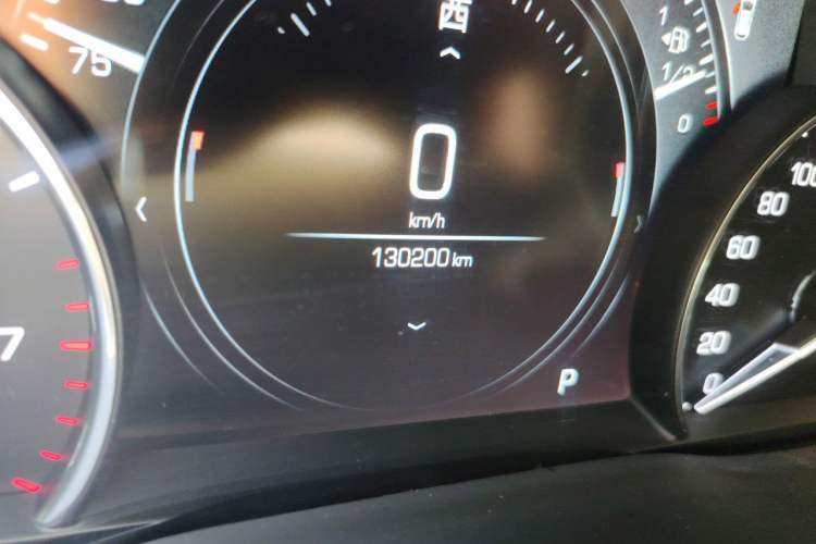 Used Cadillac XT5 2018 25T Luxury Model Odometer Close Up