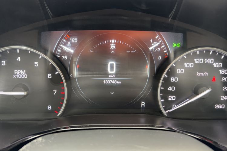 Used Cadillac XT5 2018 25T Luxury Model Odometer Close Up