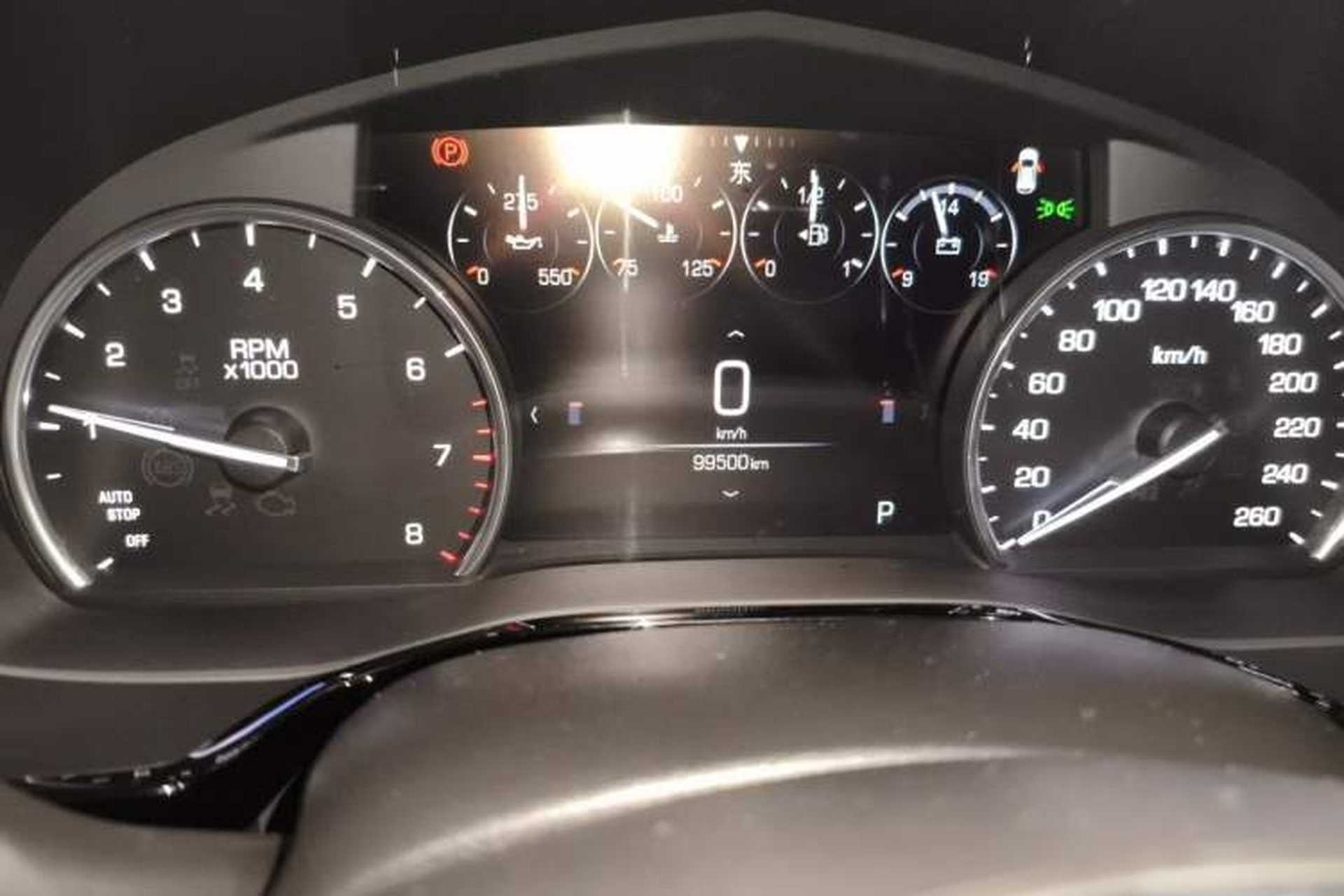 Used Cadillac XT5 2018 25T Luxury Model Odometer Close Up