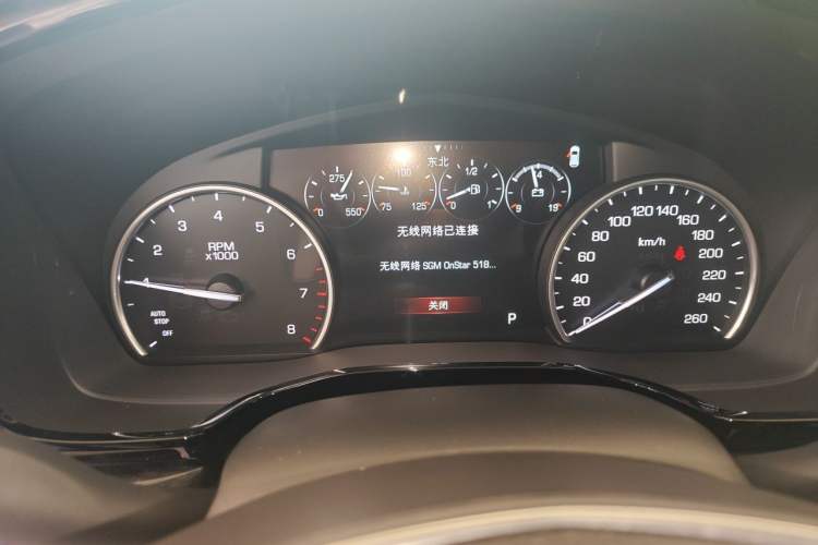 Used Cadillac XT5 2018 25T Luxury Model Odometer Close Up