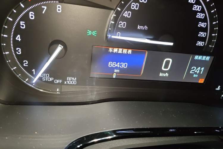 Used Cadillac XT5 2018 28E Four-Wheel Drive Tech Version Odometer Close Up