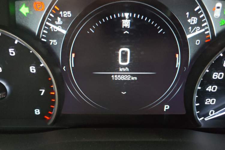 Used Cadillac XT5 2018 25T Luxury Model Odometer Close Up