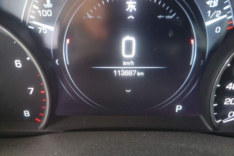 Used Cadillac XT5 2018 28T Four-Wheel Drive Luxury Model Odometer Close Up
