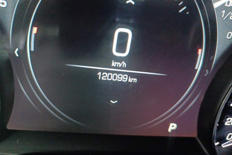Used Cadillac XT5 2018 25T Luxury Model Odometer Close Up