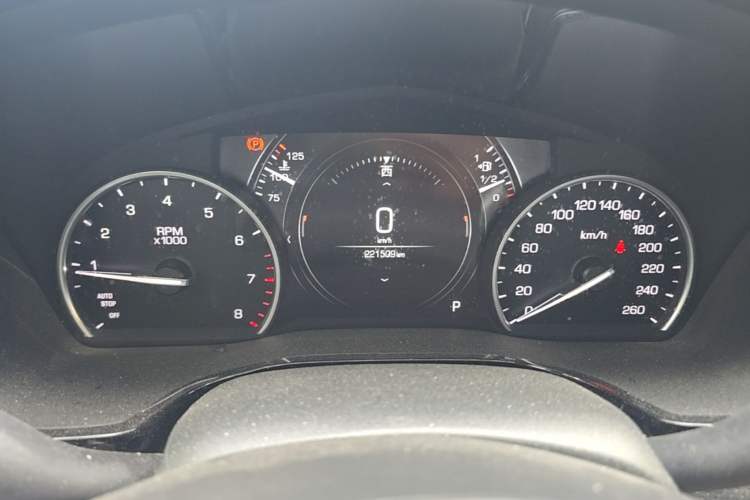 Used Cadillac XT5 2018 25T Luxury Model Odometer Close Up
