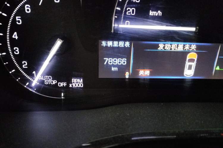 Used Cadillac XT5 2018 28E Four-Wheel Drive Tech Version Odometer Close Up