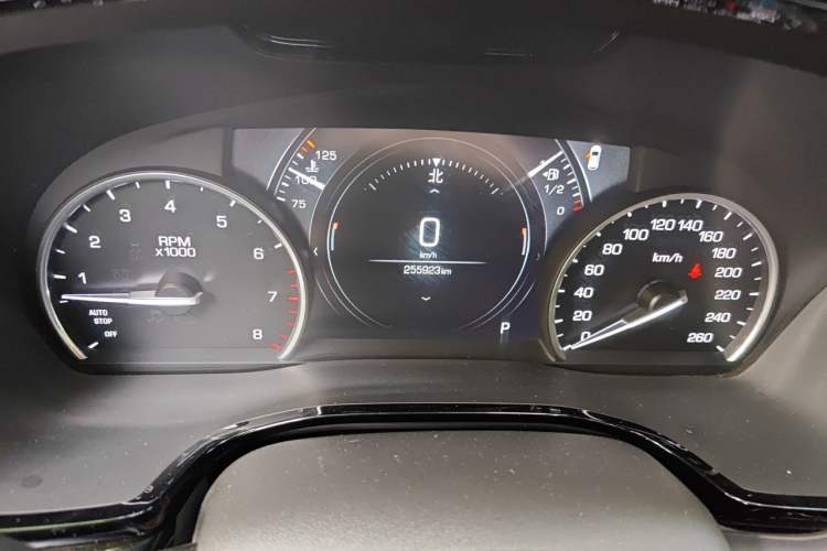 Used Cadillac XT5 2018 28T Four-Wheel Drive Luxury Model Odometer Close Up