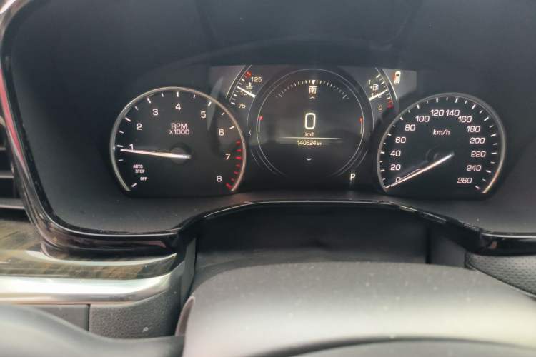 Used Cadillac XT5 2018 25T Luxury Model Odometer Close Up