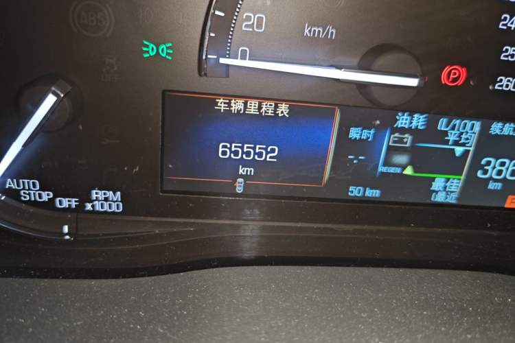 Used Cadillac XT5 2018 25T Luxury Model Odometer Close Up