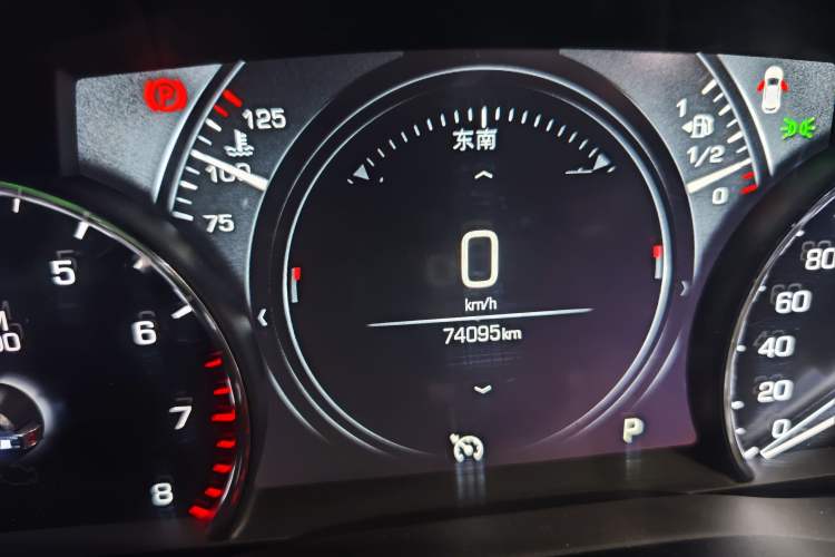 Used Cadillac XT5 2018 28T Four-Wheel Drive Luxury Model Odometer Close Up