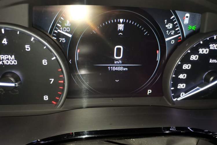 Used Cadillac XT5 2018 25T Luxury Model Odometer Close Up
