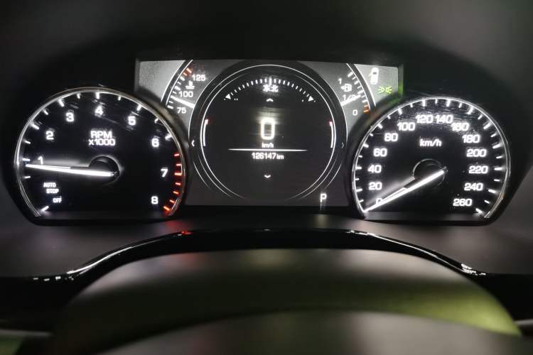 Used Cadillac XT5 2018 28T Four-Wheel Drive Luxury Model Odometer Close Up