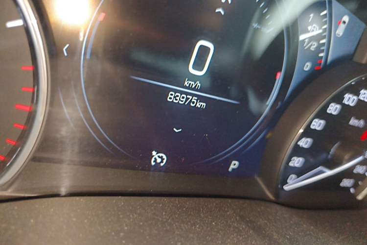 Used Cadillac XT5 2018 25T Luxury Model Odometer Close Up
