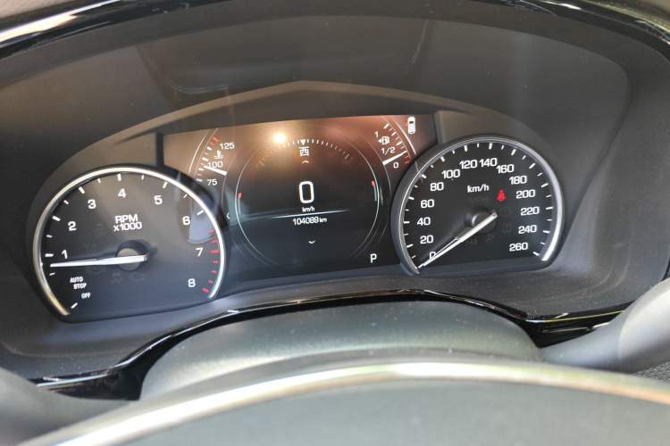 Used Cadillac XT5 2018 25T Luxury Model Odometer Close Up