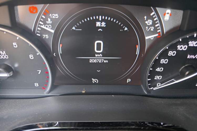 Used Cadillac XT5 2018 25T Luxury Model Odometer Close Up