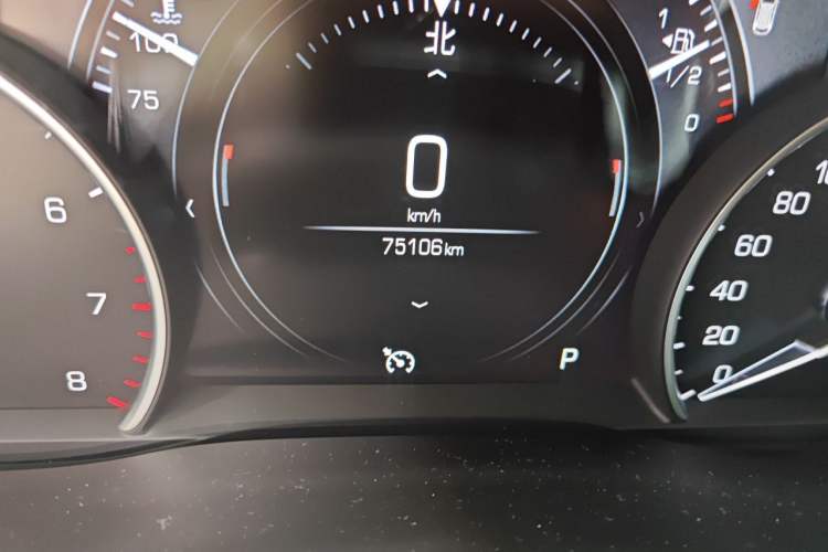 Used Cadillac XT5 2018 25T Luxury Model Odometer Close Up
