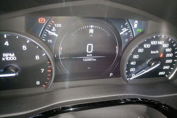 Used Cadillac XT5 2018 25T Luxury Model Odometer Close Up