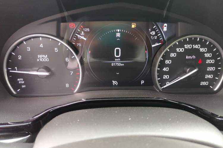 Used Cadillac XT5 2018 28T Four-Wheel Drive Luxury Model Odometer Close Up