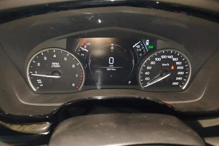 Used Cadillac XT5 2018 25T Luxury Model Odometer Close Up