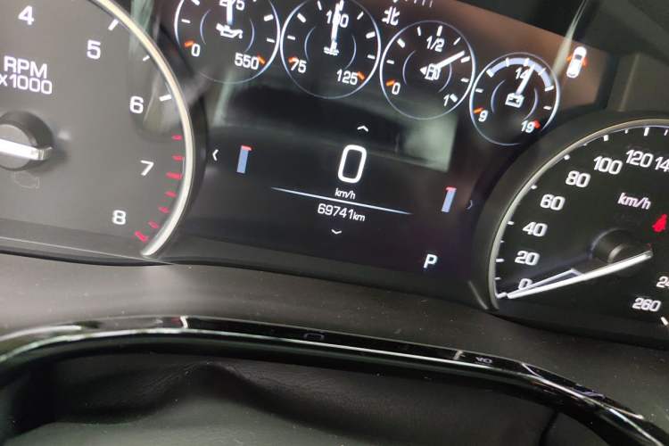 Used Cadillac XT5 2018 28T Four-Wheel Drive Luxury Model Odometer Close Up