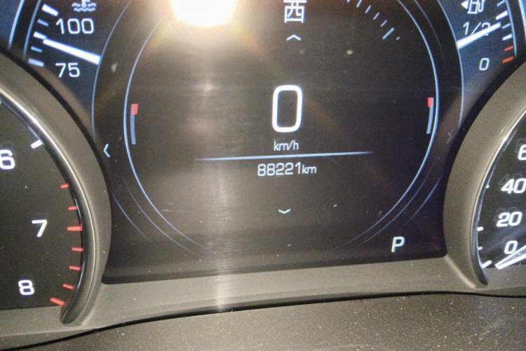 Used Cadillac XT5 2018 25T Luxury Model Odometer Close Up