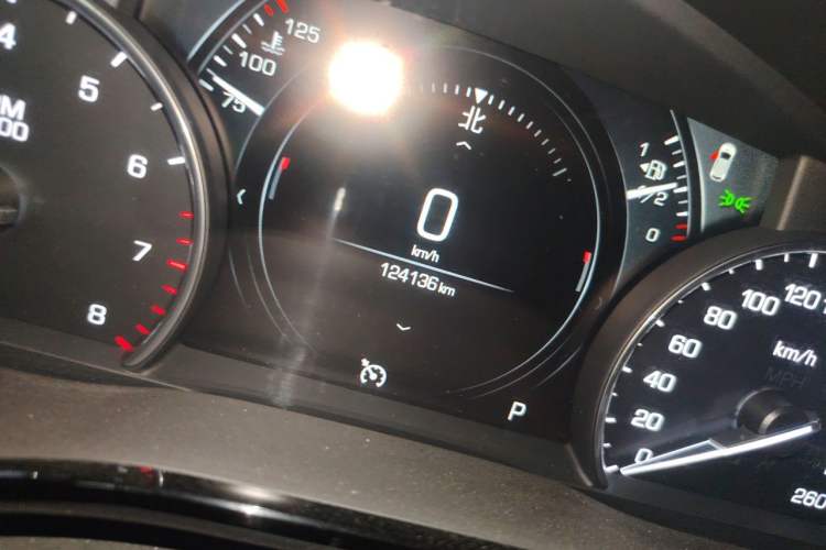 Used Cadillac XT5 2018 25T Luxury Model Odometer Close Up