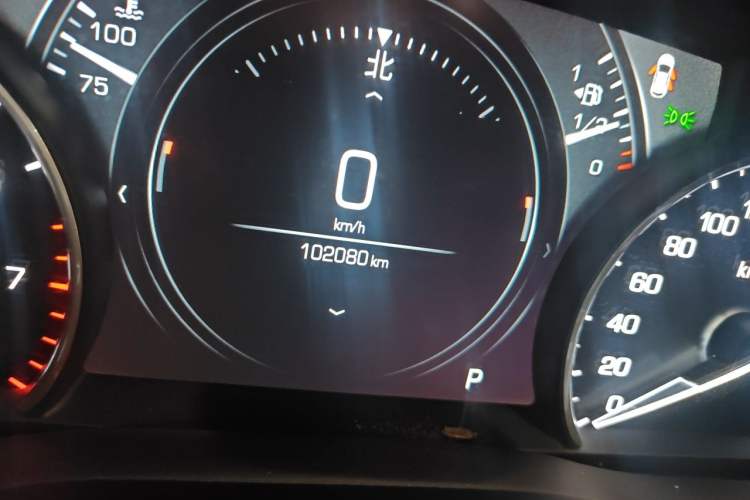 Used Cadillac XT5 2018 25T Luxury Model Odometer Close Up